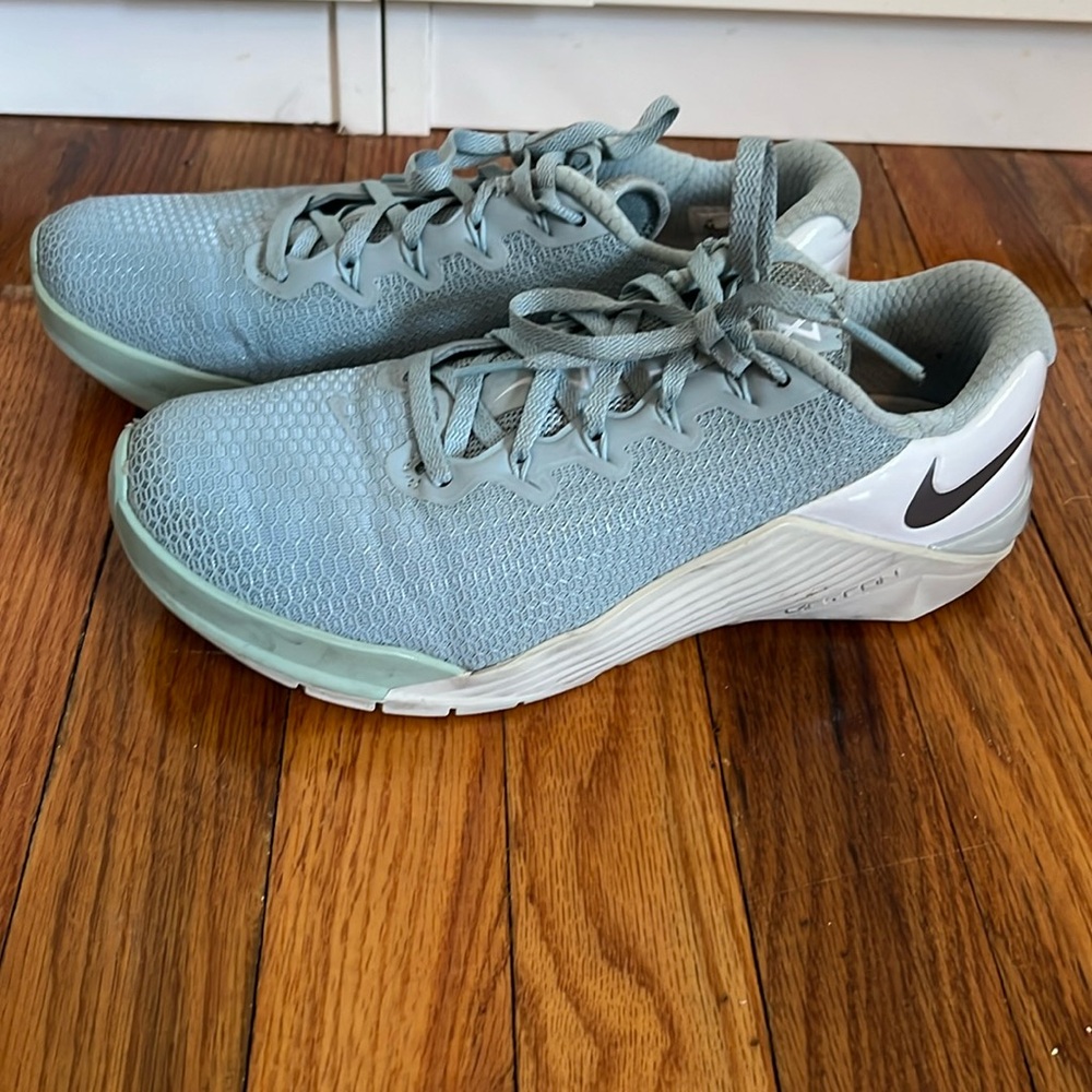 Women’s 8.5 Nike Metcon 5s